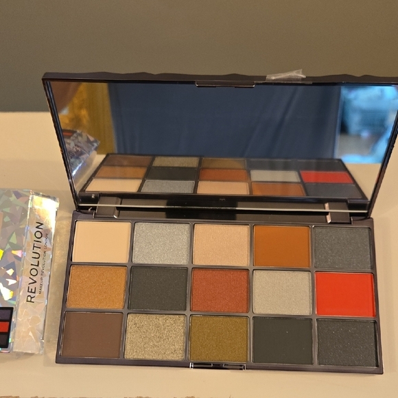 Revolution Holographic Makeup Set Bundle with Mustard Pouch - Picture 3 of 7